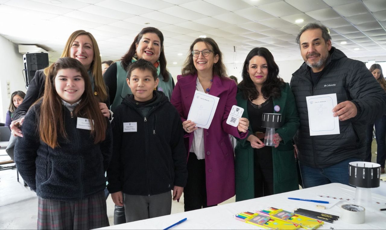 Subsecretaria de Educación y directora nacional de Junaeb realizan entrega del Programa BECA TIC 2023 a estudiantes de Coltauco