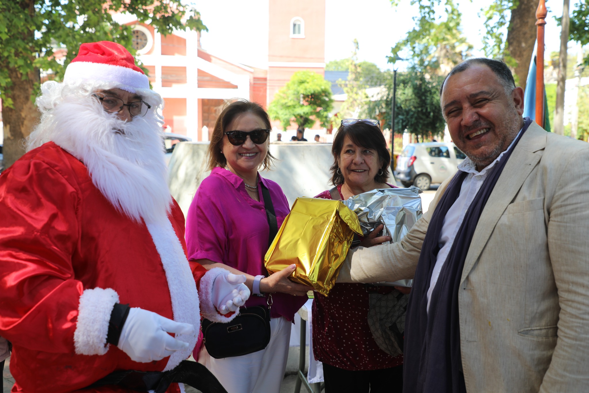 En Graneros todos los adultos mayores reciben regalo de navidad