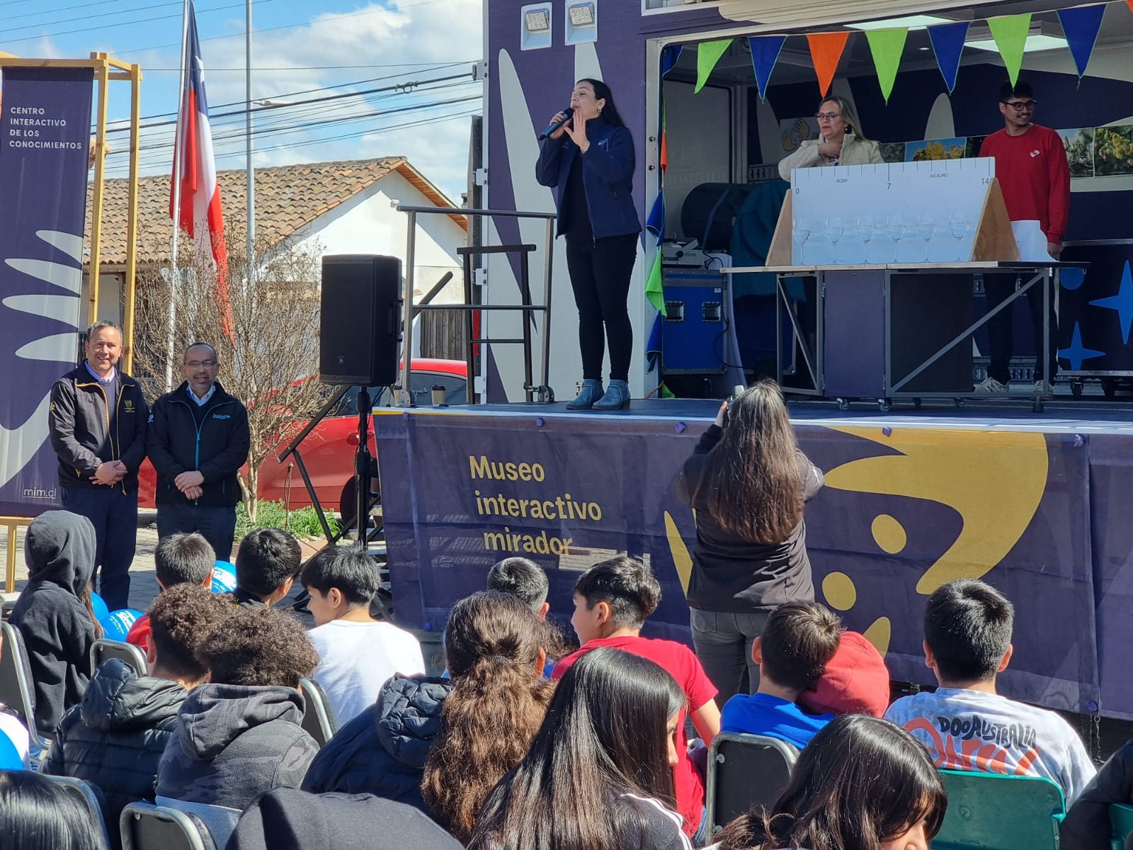 Centro Interactivo del MIM realizó presentaciones en Lolol y Chépica