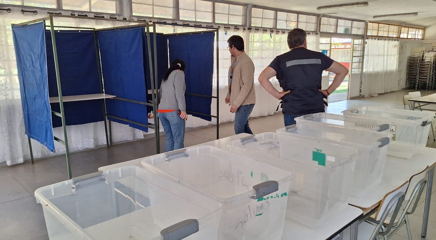 Equipos de la Municipalidad de Rancagua inician habilitación de locales de votación para las elecciones de este fin de semana