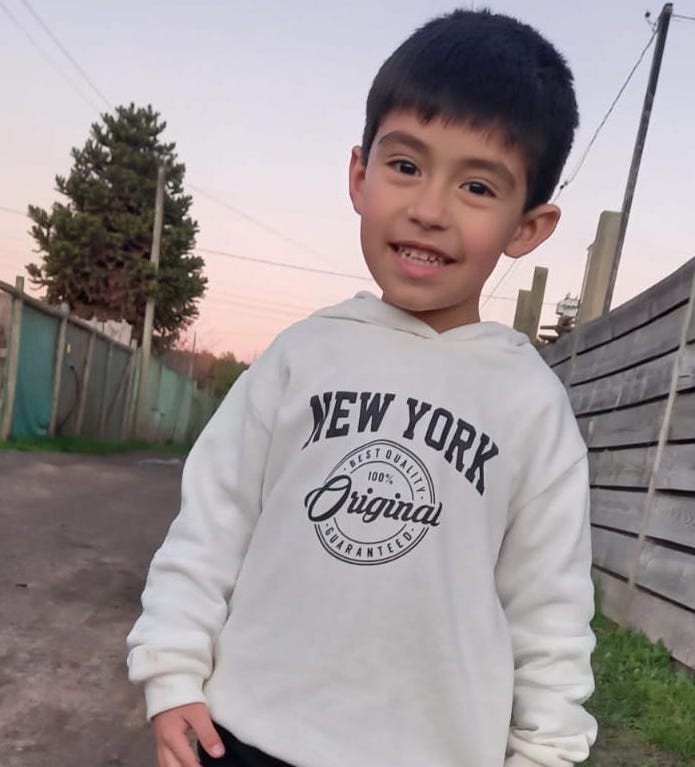 Niño de Navidad se prepara para cumplir el sueño de visitar la NASA gracias a su buena asistencia a clases