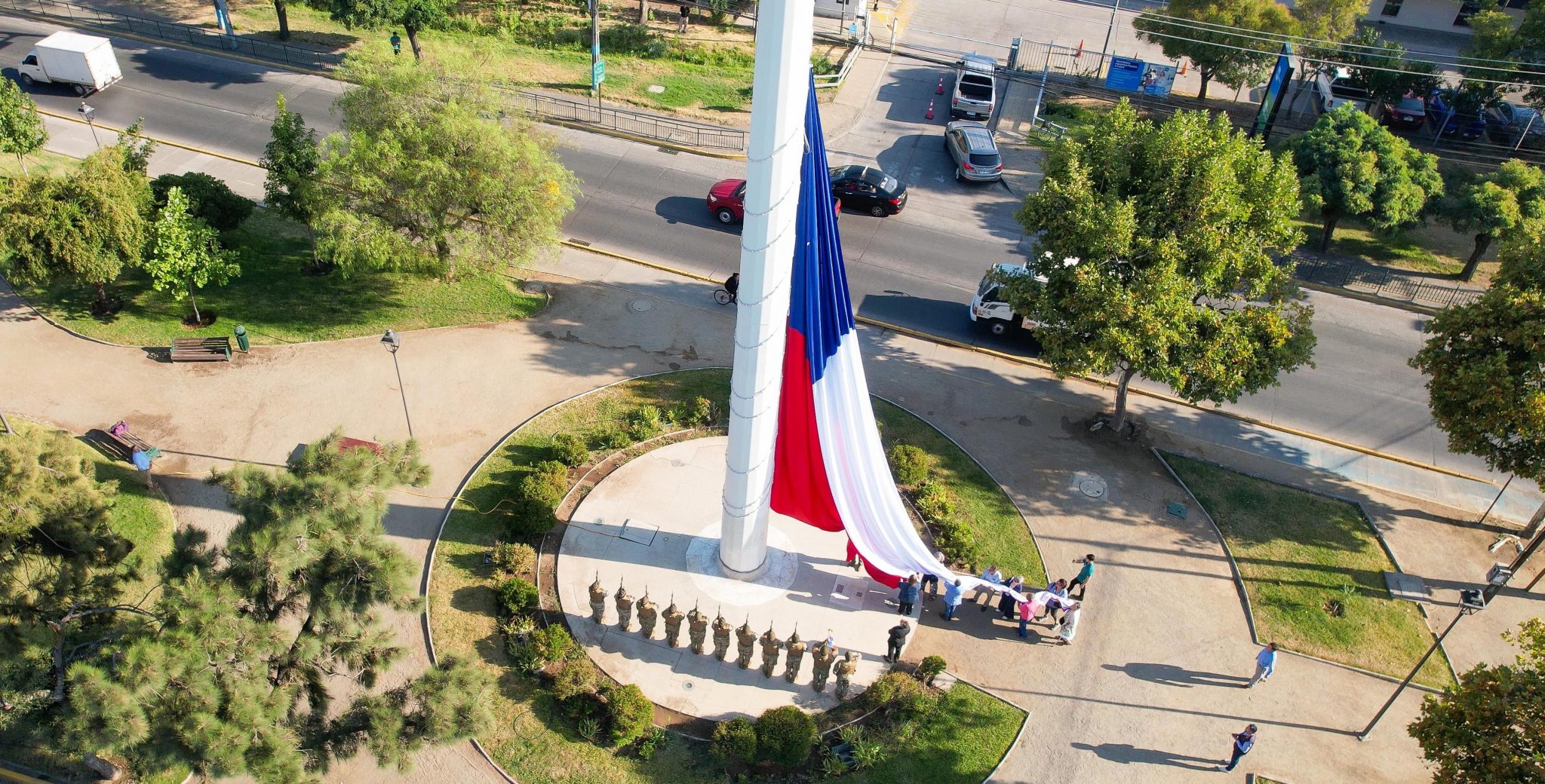 La Bandera Bicentenario vuelve a ondear en Rancagua en un día histórico para Chile